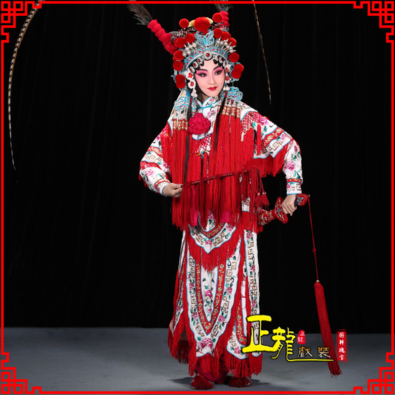 信阳刀马旦改容战父 软绉镶边女改良靠